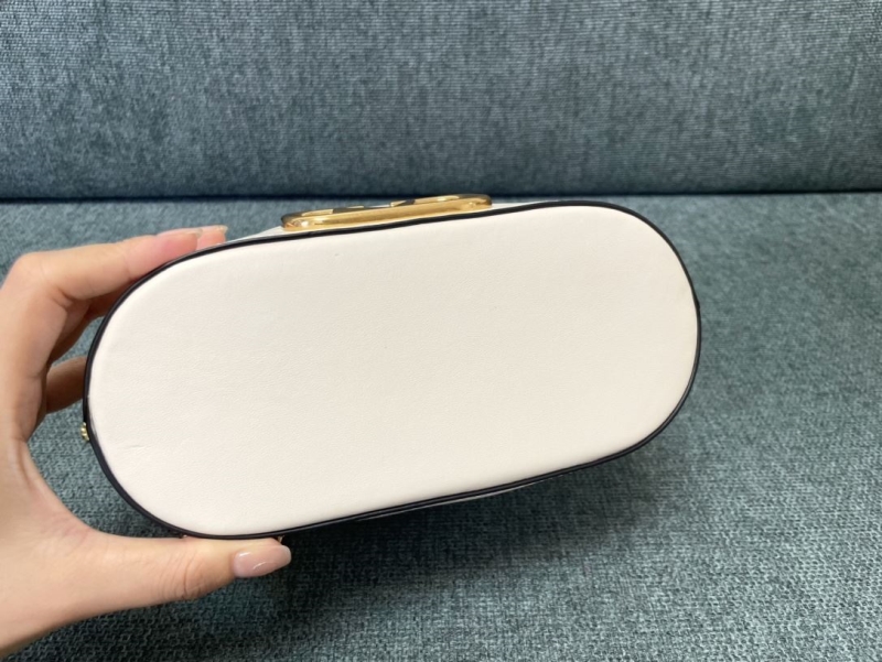 Va1e*ntin0 bucket bag